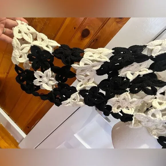 Zara Limited Edition Black White Women's Floral Crochet Sweater Boho Festival - Picture 15 of 16